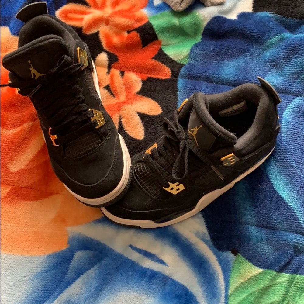 Jordan retro 4 “royalty”